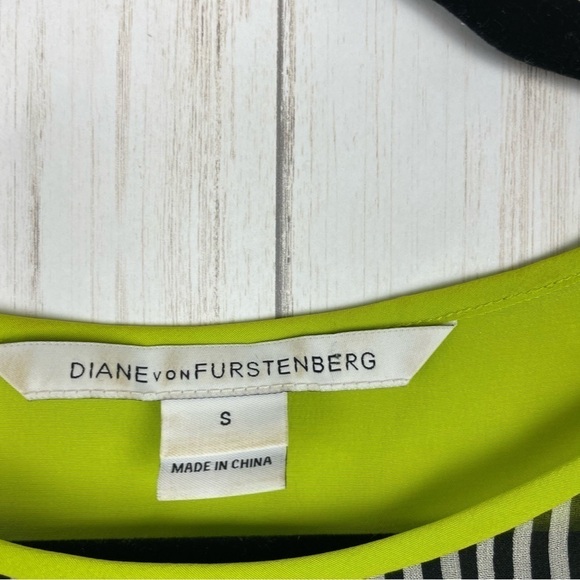 Diane Von Furstenberg 100% silk vintage blouse small - Picture 2 of 5